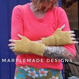 NWT* Handmade Fingerless gloves 💜 MarpleMade Designs,  fitted, acrylic, mustard